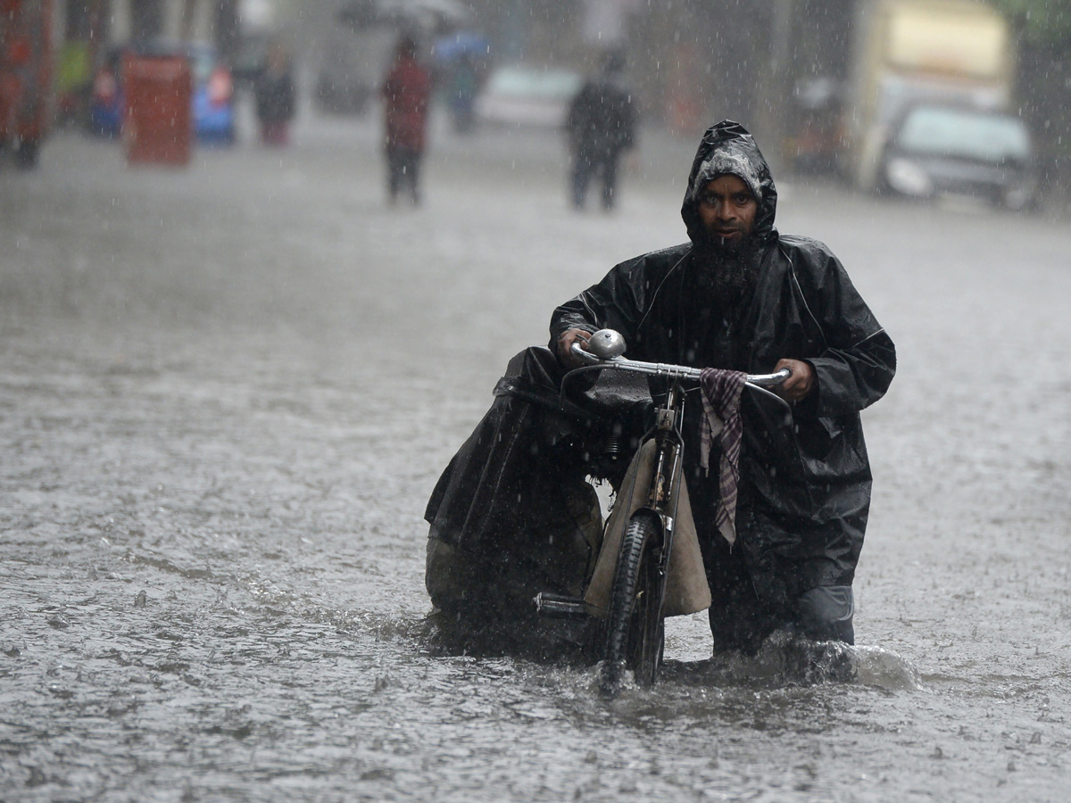 Heavy Rain in Mumbai Photo Gallery - Sakshi18