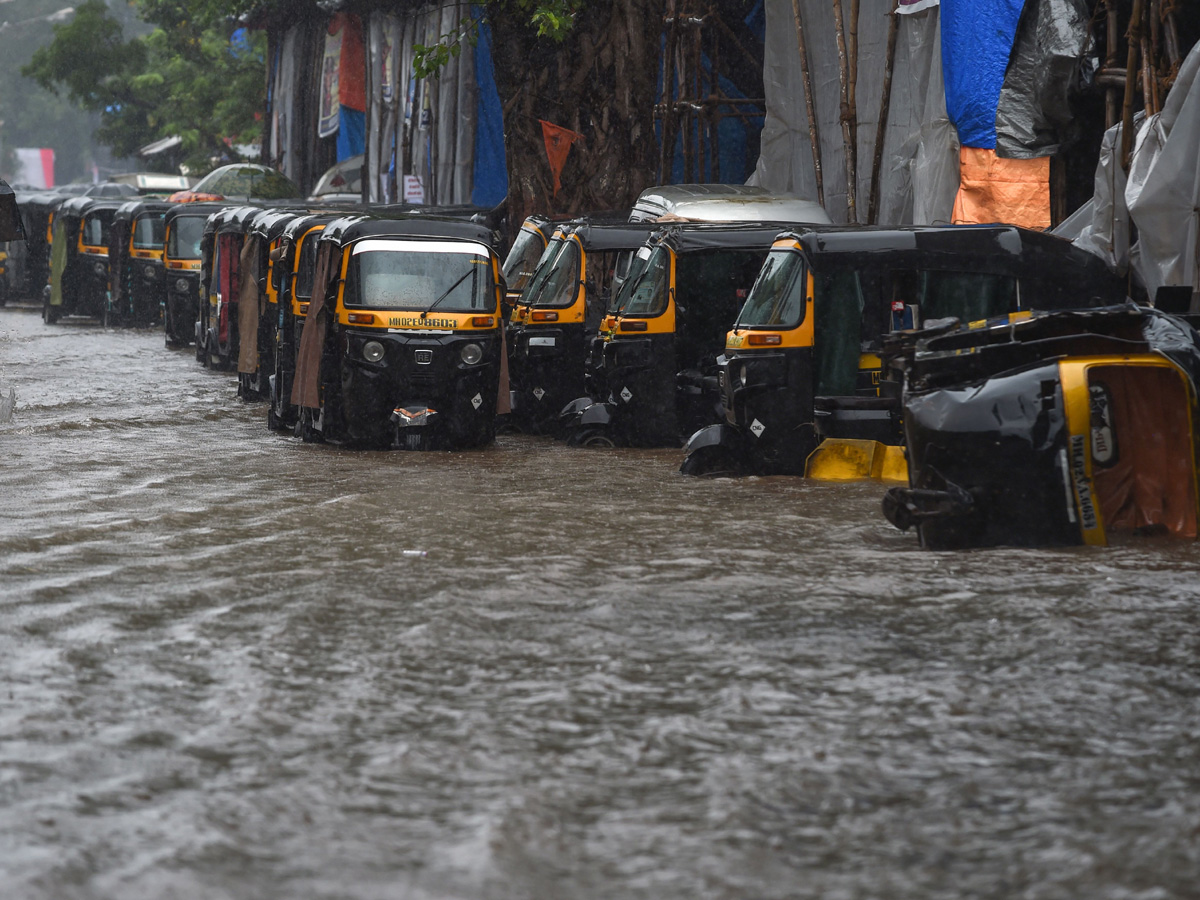 Heavy Rain in Mumbai Photo Gallery - Sakshi26