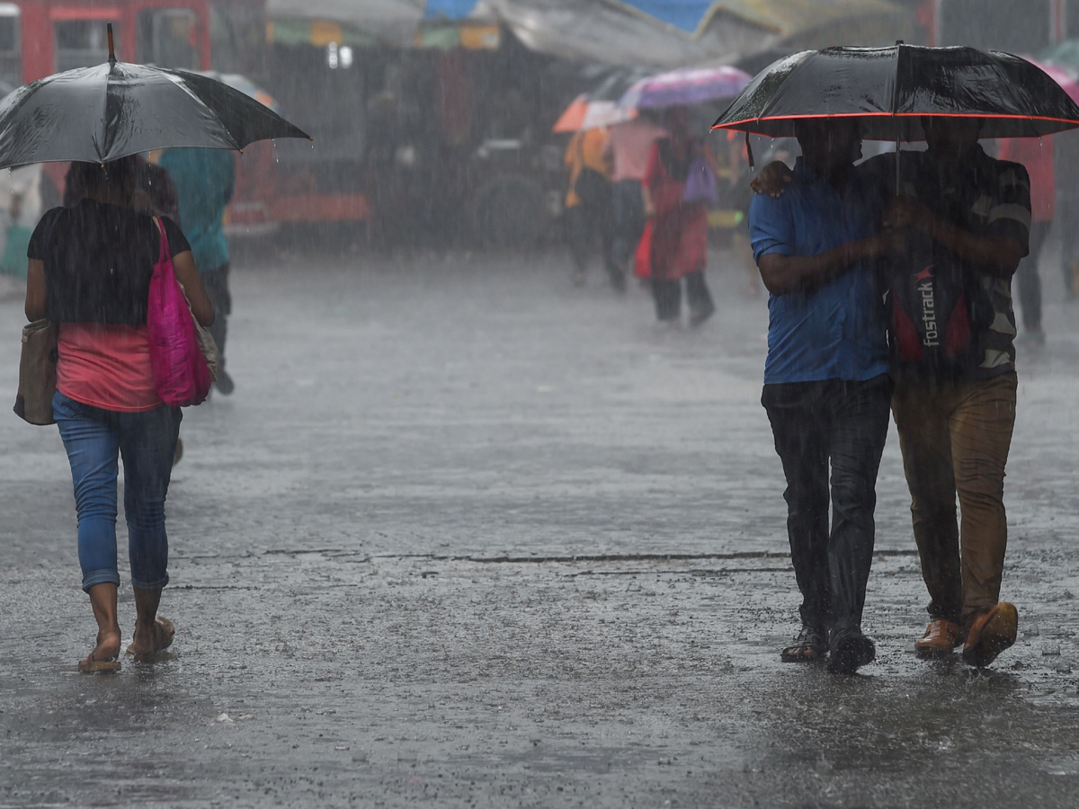 Heavy Rain in Mumbai Photo Gallery - Sakshi32