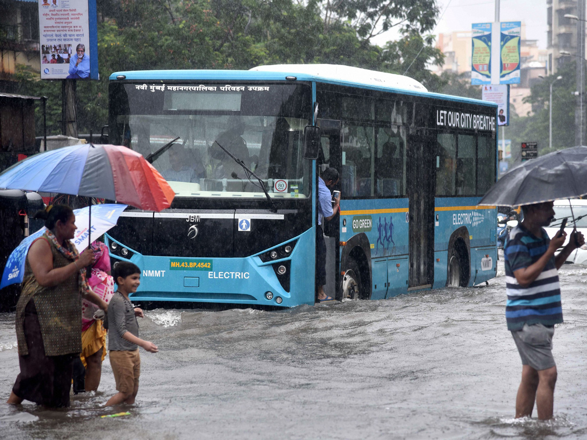 Heavy Rain in Mumbai Photo Gallery - Sakshi8