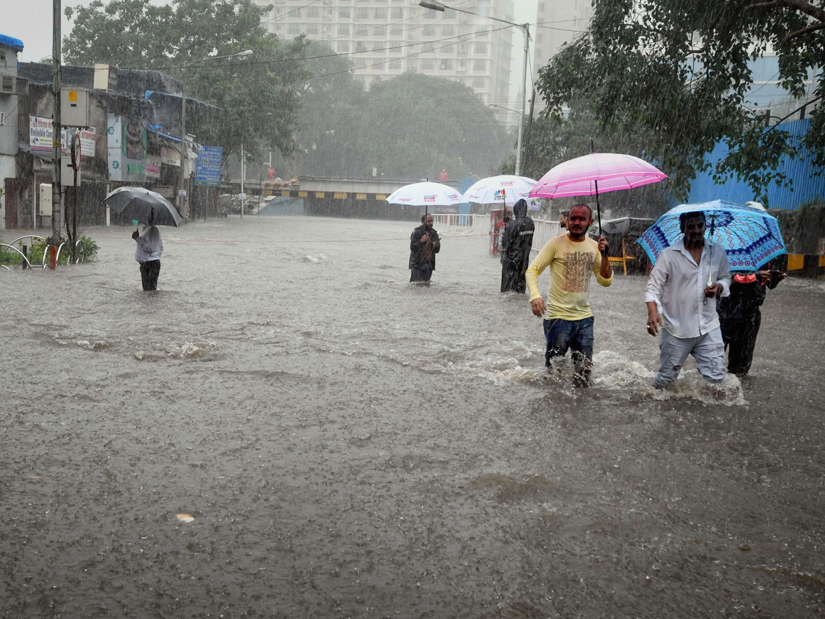 Heavy Rain in Mumbai Photo Gallery - Sakshi9