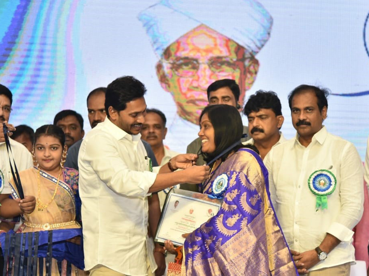 AP Cm Ys Jagan Participated Teachers Day Celebration Vijayawada Photo Gallery - Sakshi11