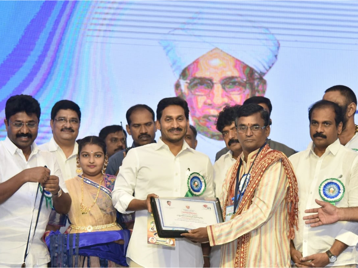 AP Cm Ys Jagan Participated Teachers Day Celebration Vijayawada Photo Gallery - Sakshi13