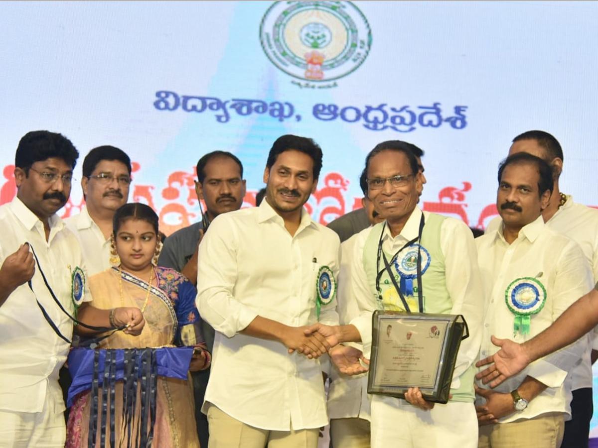 AP Cm Ys Jagan Participated Teachers Day Celebration Vijayawada Photo Gallery - Sakshi17