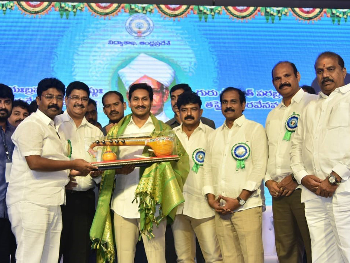 AP Cm Ys Jagan Participated Teachers Day Celebration Vijayawada Photo Gallery - Sakshi5