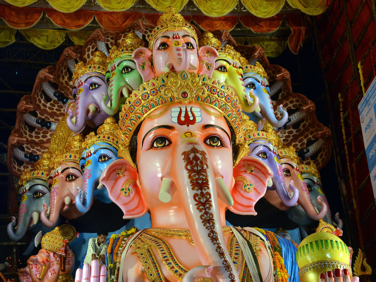 Khairatabad Maha Ganapathi 2019 Photo Gallery - Sakshi1