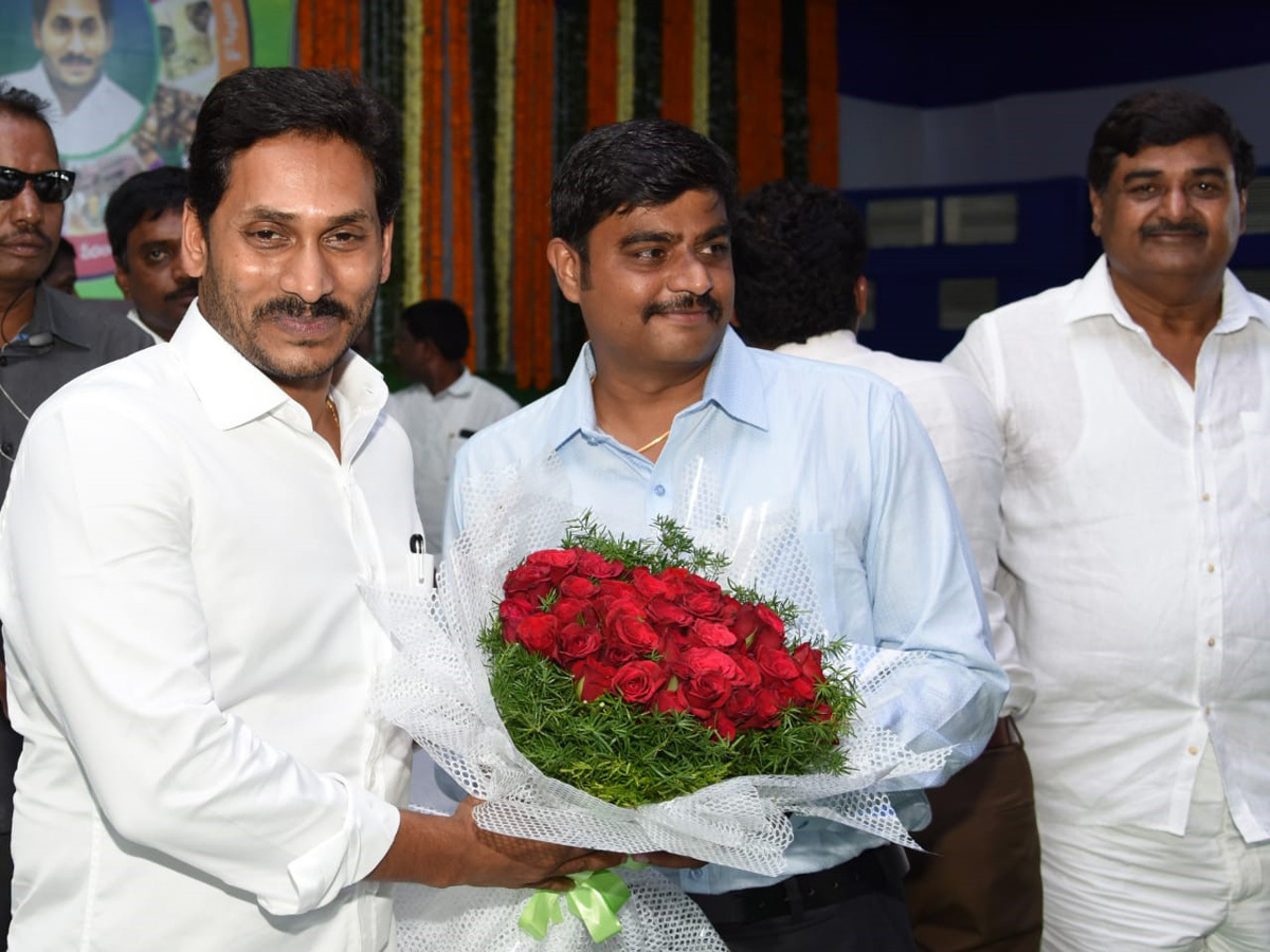 YS Jagan Mohan Reddy in Vista Srikakulam Photo Gallery - Sakshi21