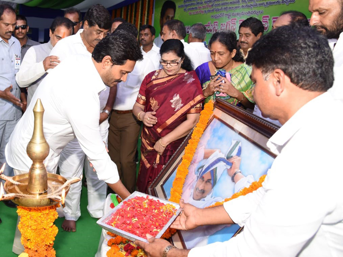 YS Jagan Mohan Reddy in Vista Srikakulam Photo Gallery - Sakshi4