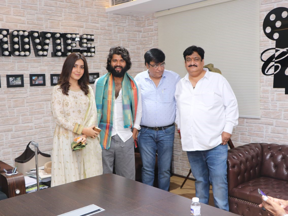 Vijay Deverakonda And Raashi Khanna Ganesh Celebrations At Asian Group Office Photo Gallelry - Sakshi11