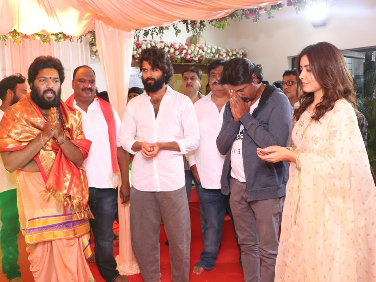 Vijay Deverakonda And Raashi Khanna Ganesh Celebrations At Asian Group Office Photo Gallelry - Sakshi2