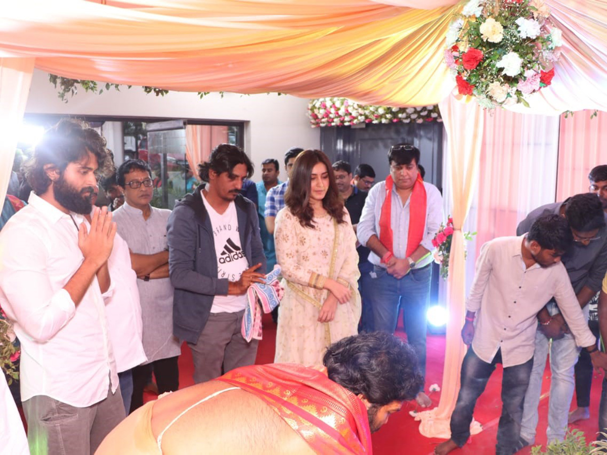 Vijay Deverakonda And Raashi Khanna Ganesh Celebrations At Asian Group Office Photo Gallelry - Sakshi4