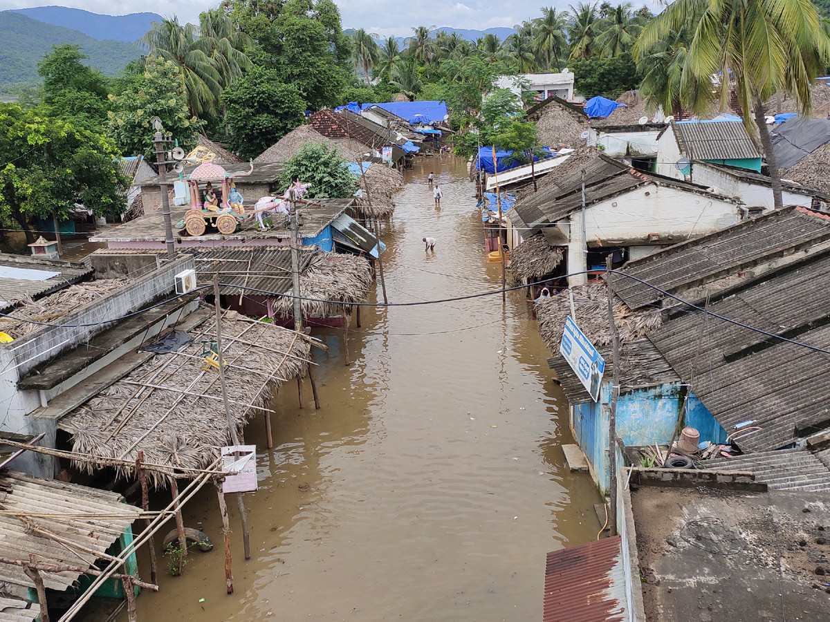 Heavy Flood Water flows To Godavari River Photo Gallery - Sakshi10