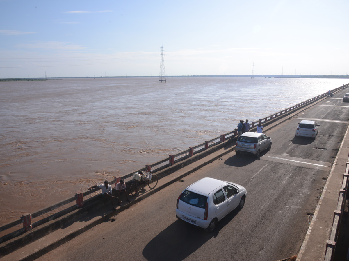 Heavy Flood Water flows To Godavari River Photo Gallery - Sakshi17