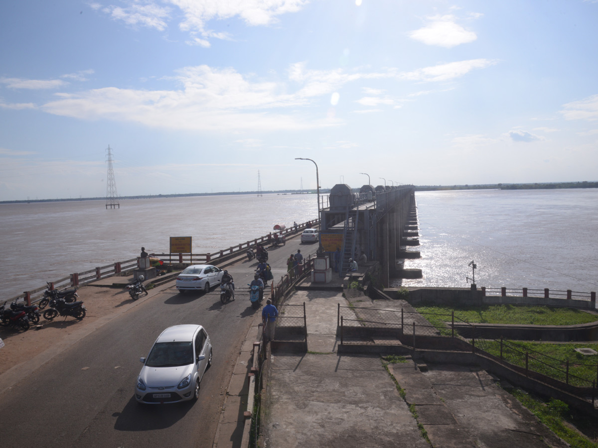 Heavy Flood Water flows To Godavari River Photo Gallery - Sakshi19