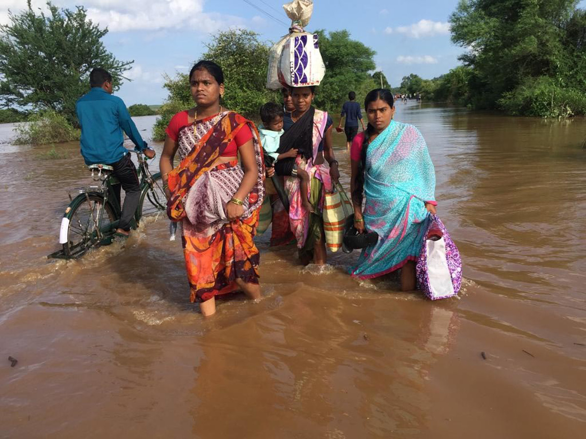 Heavy Flood Water flows To Godavari River Photo Gallery - Sakshi24