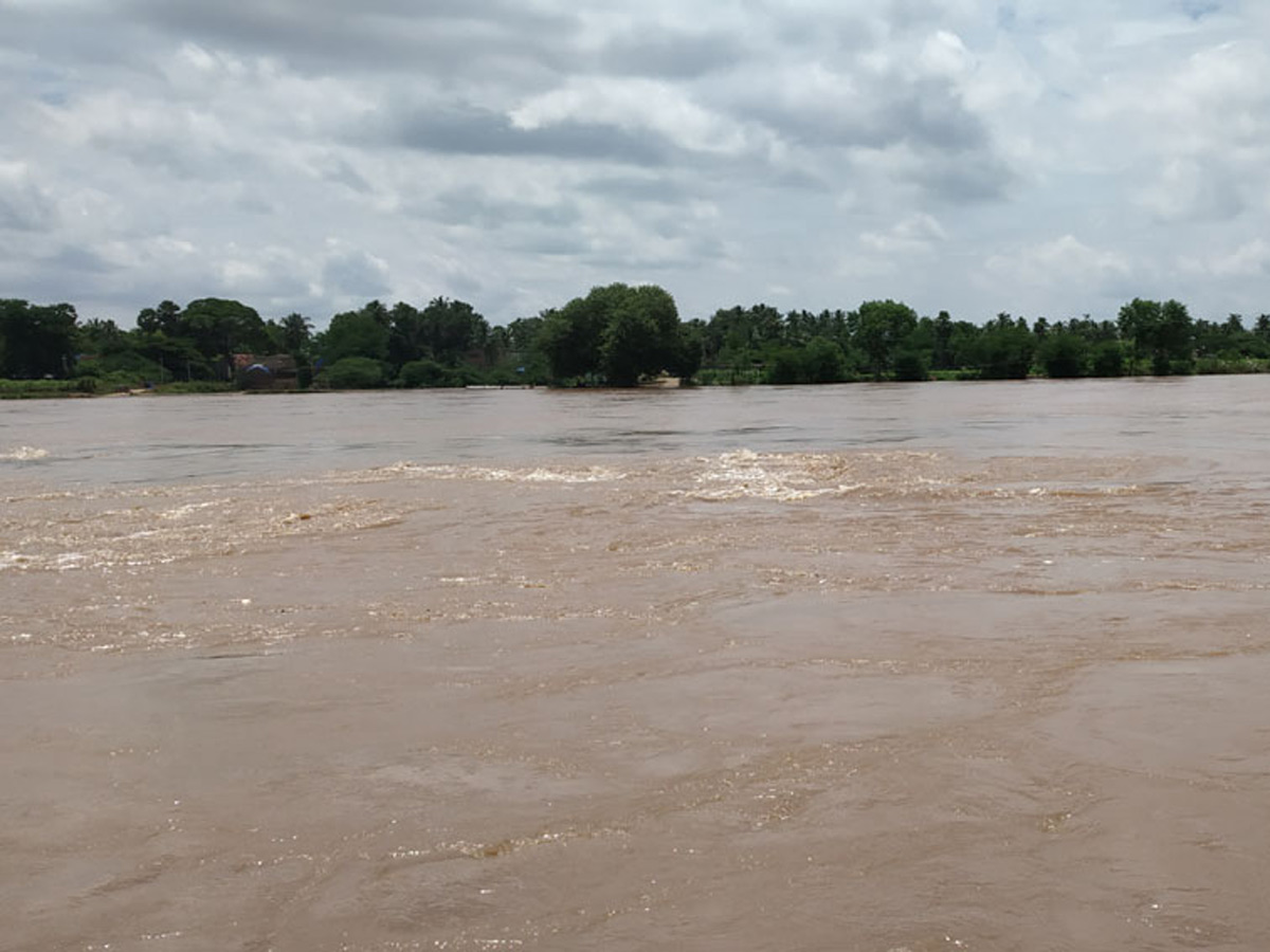 Heavy Flood Water flows To Godavari River Photo Gallery - Sakshi27