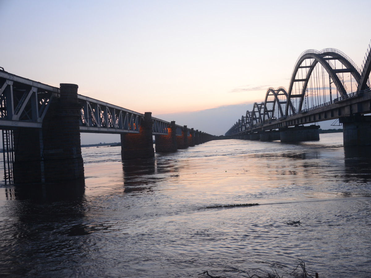 Heavy Flood Water flows To Godavari River Photo Gallery - Sakshi30