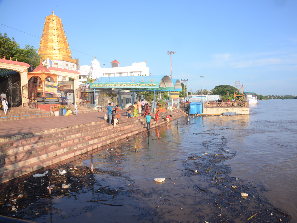 Heavy Flood Water flows To Godavari River Photo Gallery - Sakshi31