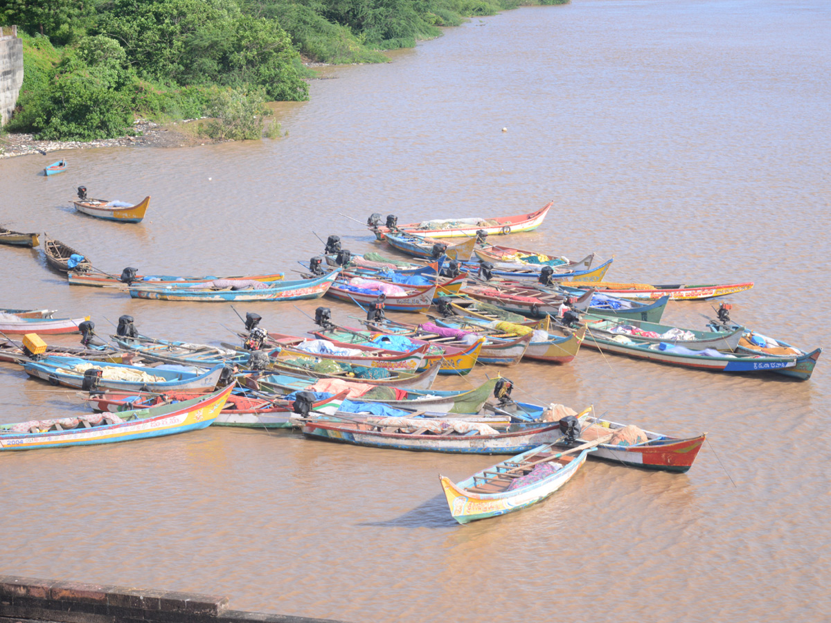 Heavy Flood Water flows To Godavari River Photo Gallery - Sakshi32