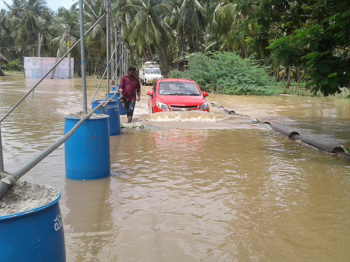 Heavy Flood Water flows To Godavari River Photo Gallery - Sakshi35