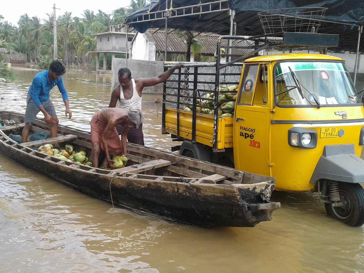 Heavy Flood Water flows To Godavari River Photo Gallery - Sakshi39