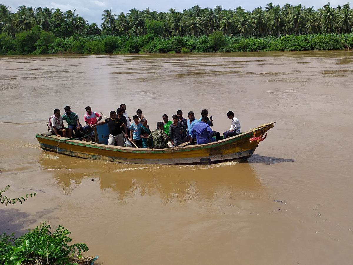 Heavy Flood Water flows To Godavari River Photo Gallery - Sakshi43