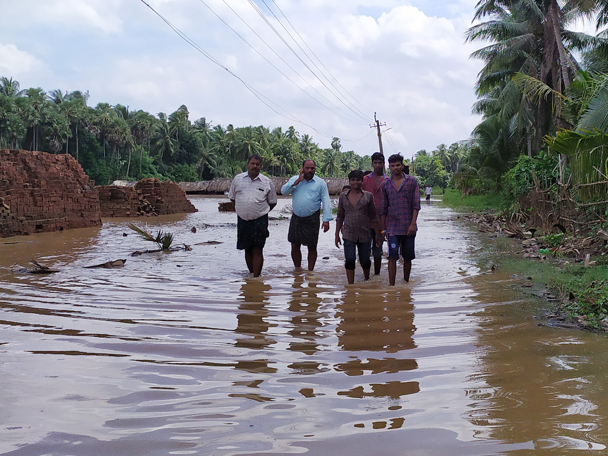 Heavy Flood Water flows To Godavari River Photo Gallery - Sakshi44