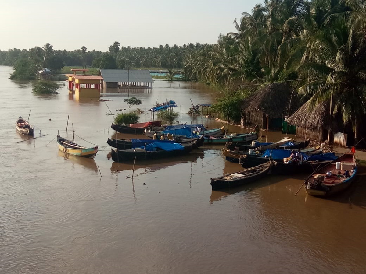 Heavy Flood Water flows To Godavari River Photo Gallery - Sakshi45