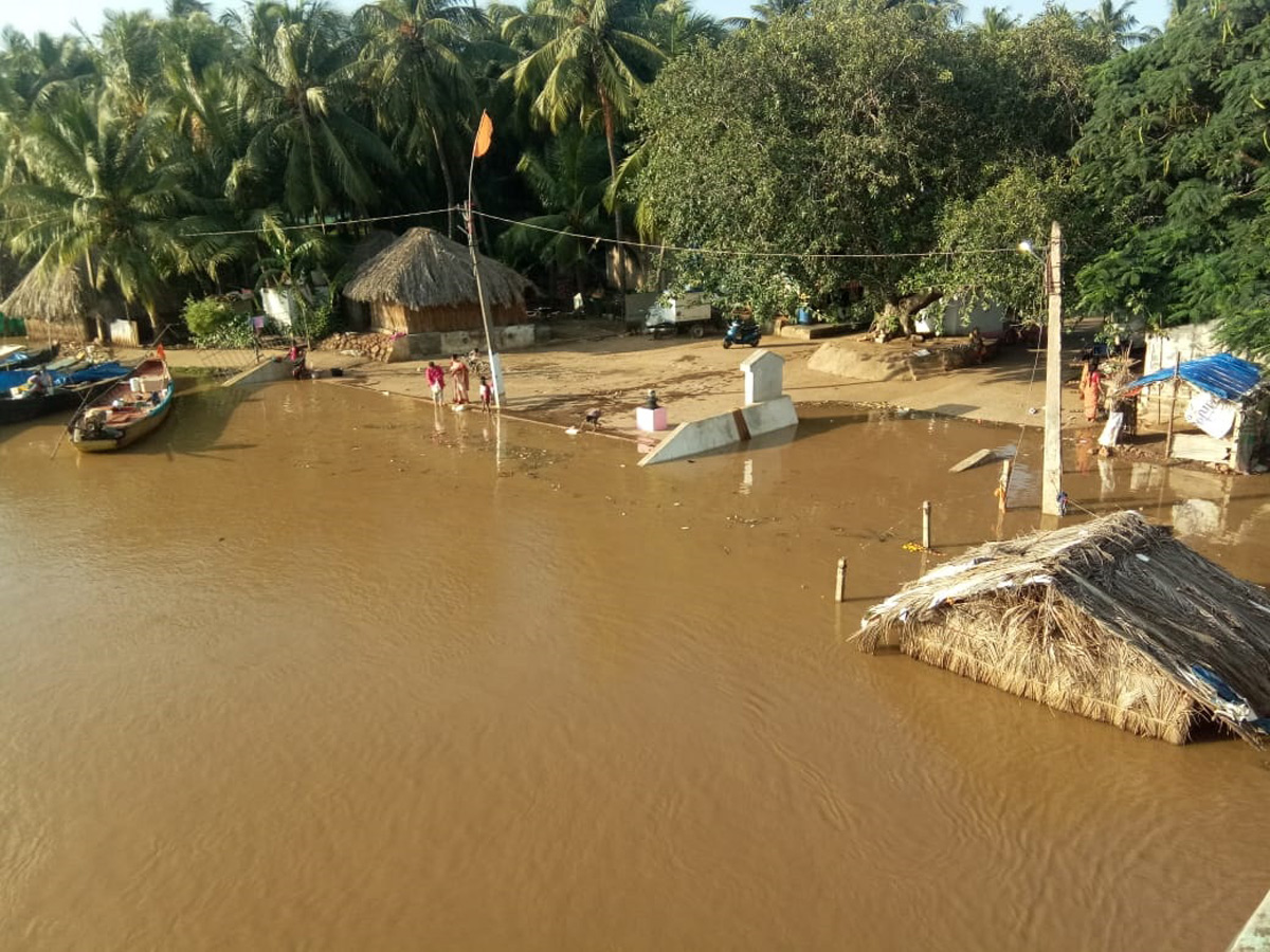 Heavy Flood Water flows To Godavari River Photo Gallery - Sakshi46