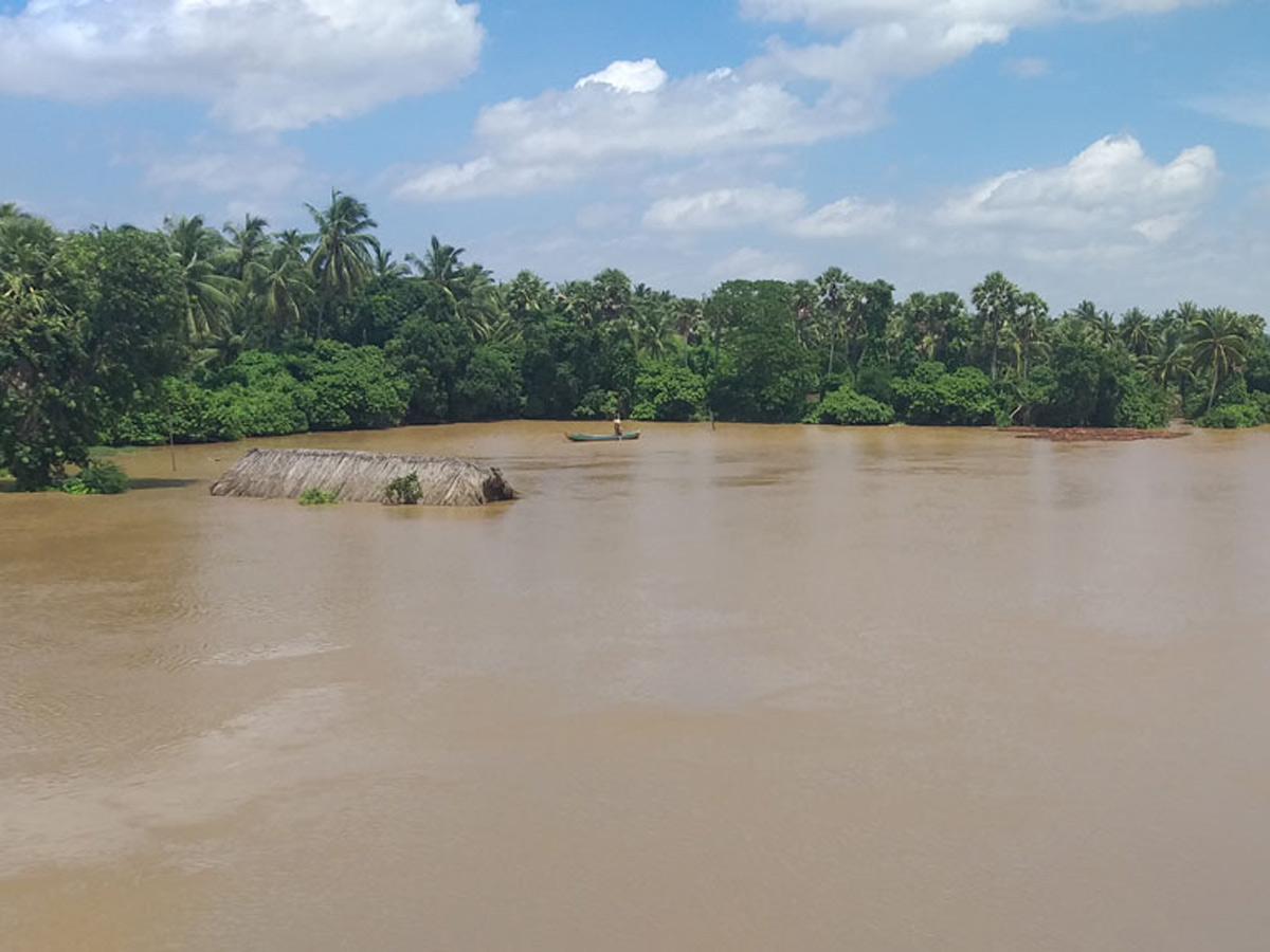 Heavy Flood Water flows To Godavari River Photo Gallery - Sakshi48