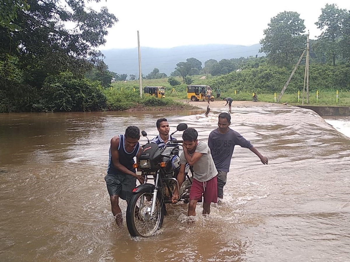 Heavy Flood Water flows To Godavari River Photo Gallery - Sakshi6