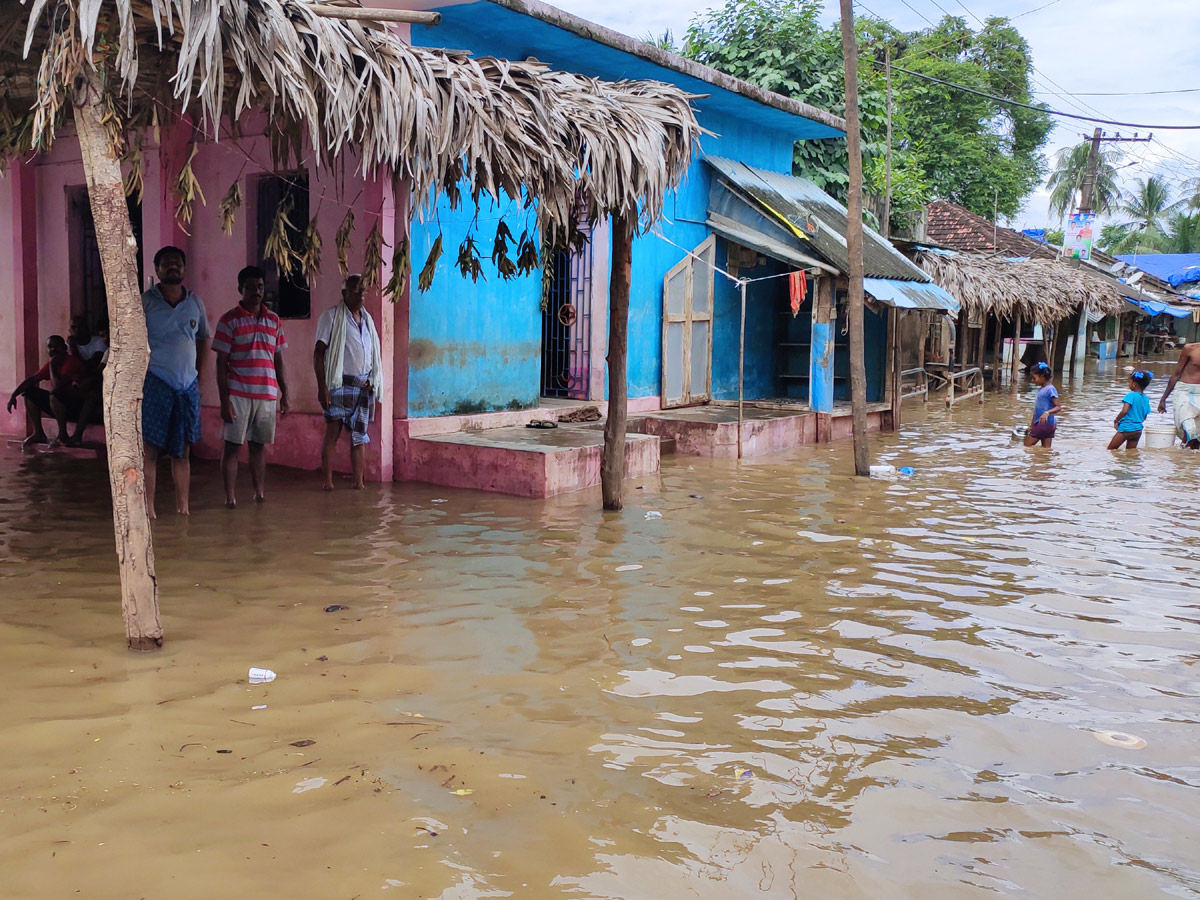 Heavy Flood Water flows To Godavari River Photo Gallery - Sakshi8