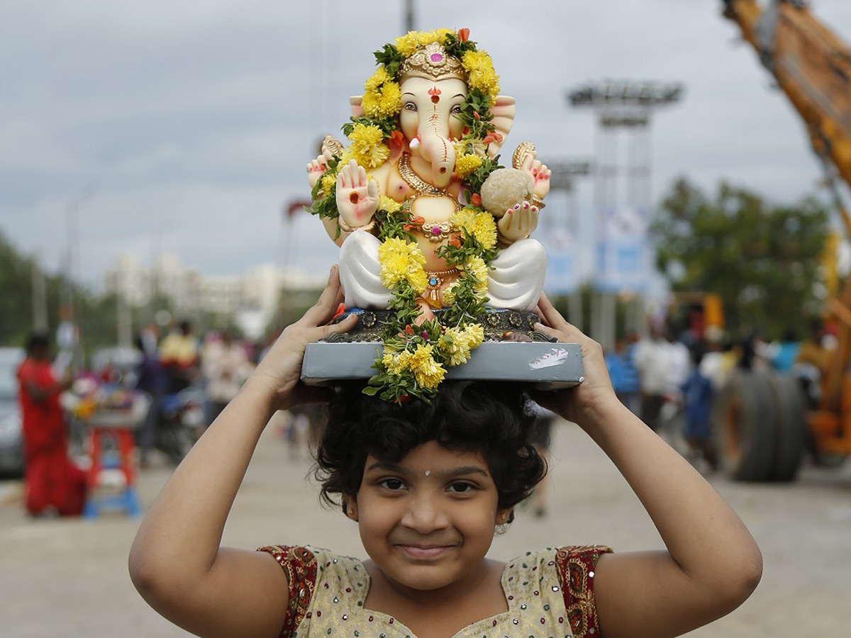 Hyderabad Ganesh Nimajjanam in Tank Bund Photo Gallery - Sakshi17