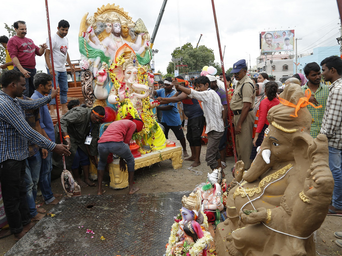 Hyderabad Ganesh Nimajjanam in Tank Bund Photo Gallery - Sakshi18