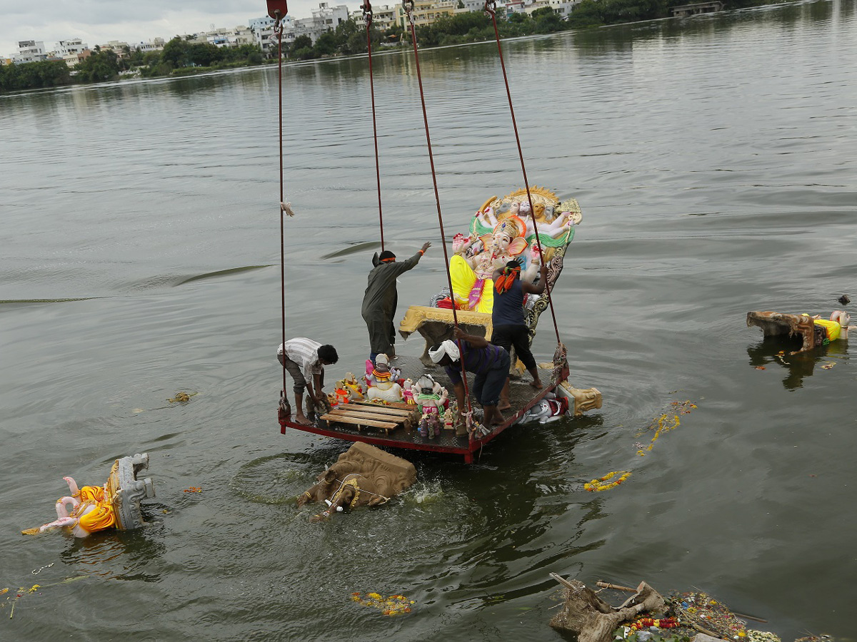 Hyderabad Ganesh Nimajjanam in Tank Bund Photo Gallery - Sakshi19