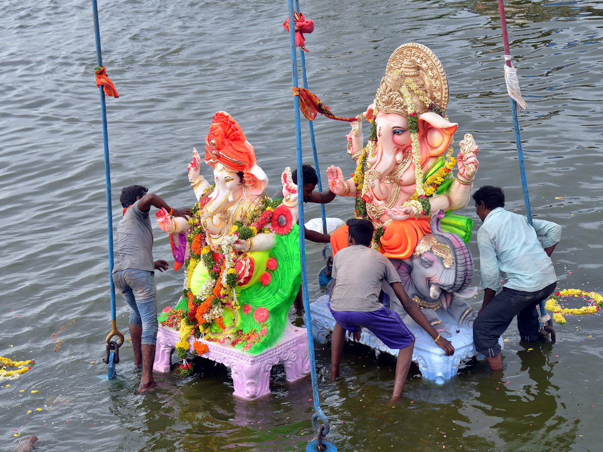 Hyderabad Ganesh Nimajjanam in Tank Bund Photo Gallery - Sakshi22