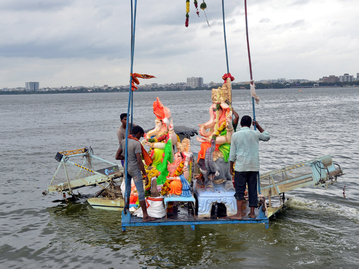 Hyderabad Ganesh Nimajjanam in Tank Bund Photo Gallery - Sakshi24