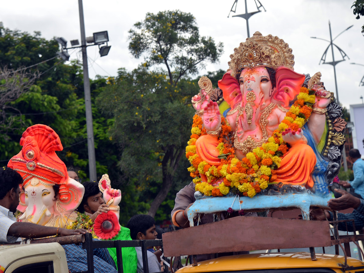 Hyderabad Ganesh Nimajjanam in Tank Bund Photo Gallery - Sakshi40