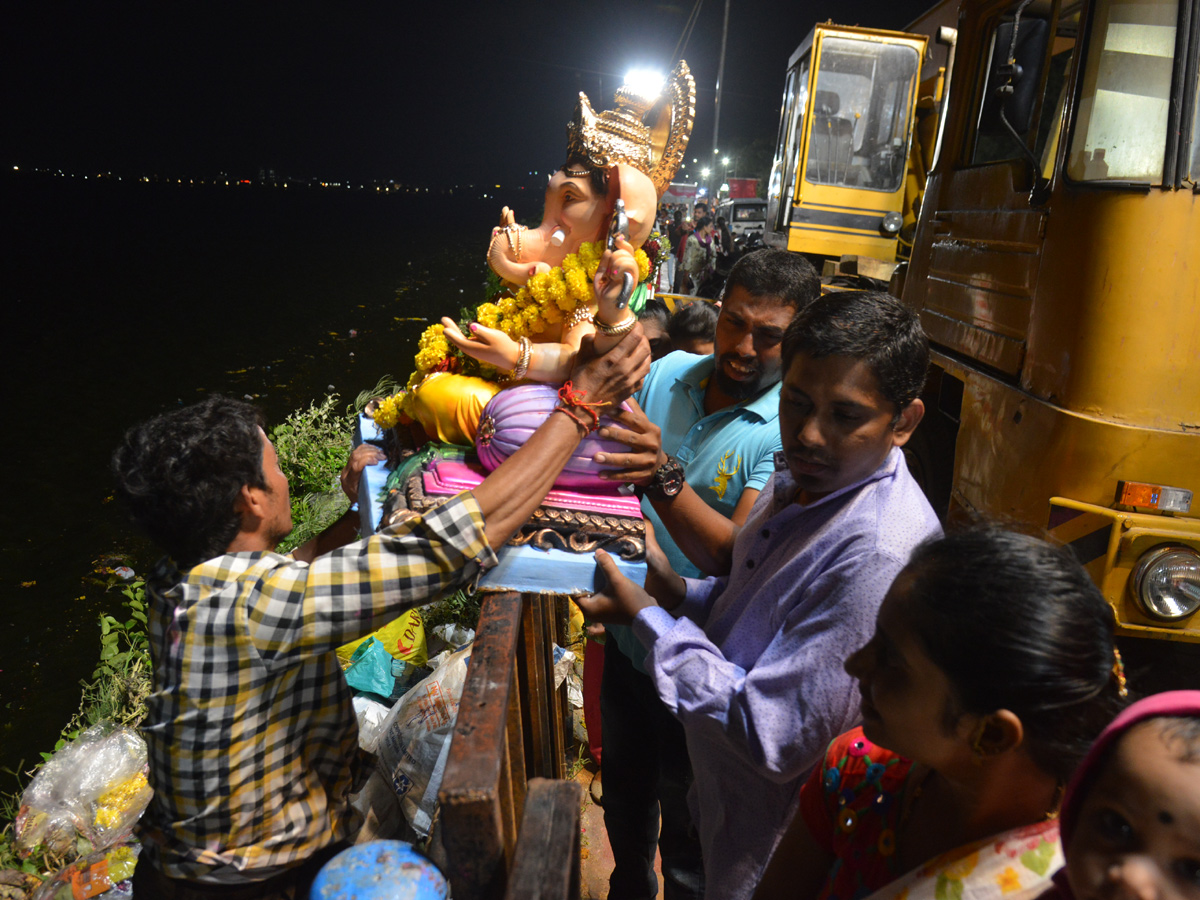 Hyderabad Ganesh Nimajjanam in Tank Bund Photo Gallery - Sakshi3