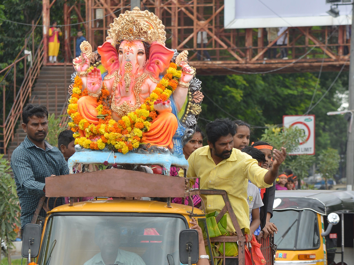 Hyderabad Ganesh Nimajjanam in Tank Bund Photo Gallery - Sakshi42