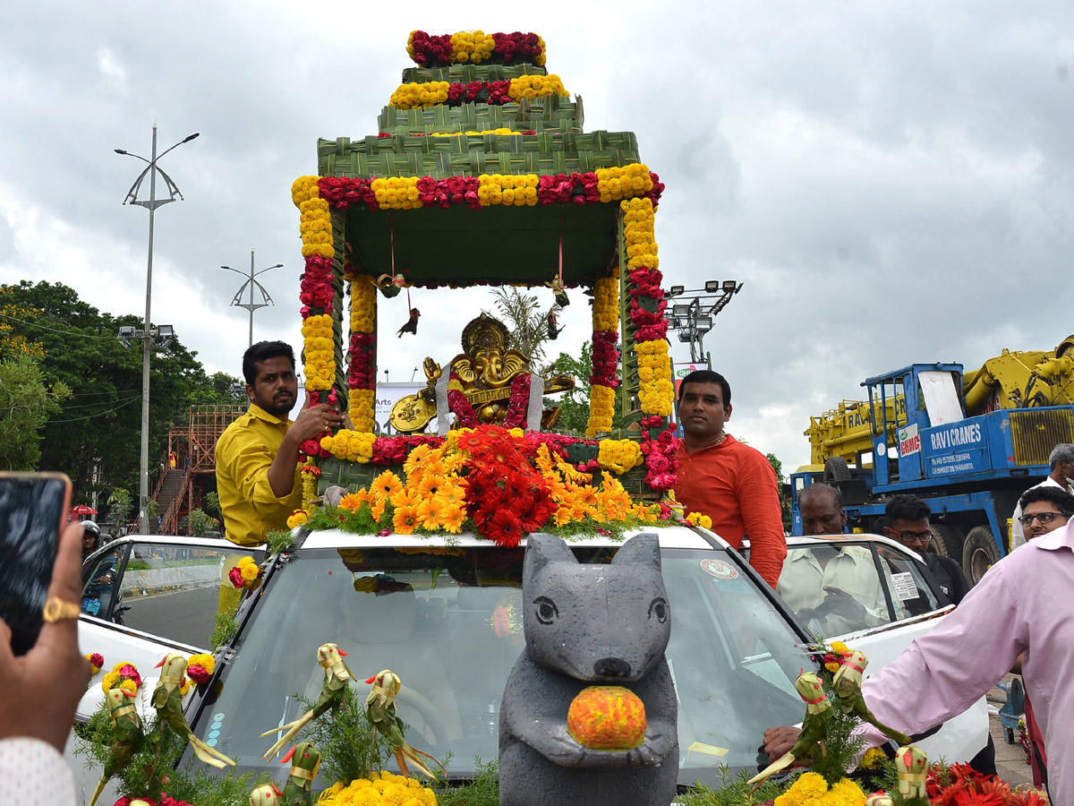 Hyderabad Ganesh Nimajjanam in Tank Bund Photo Gallery - Sakshi43