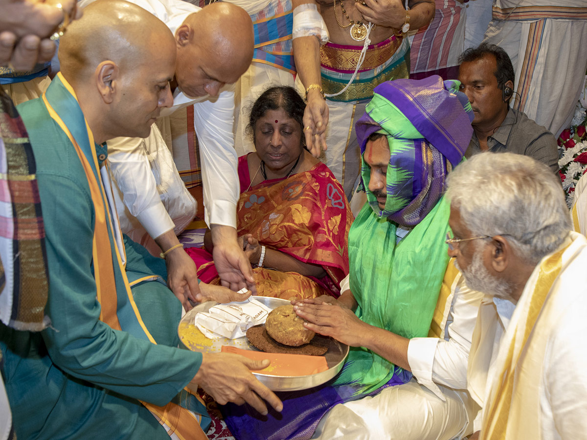 AP CM YS Jagan Offers Special Prayers at Tirumala Brahmotsavam 2019 Photo Gallery - Sakshi16