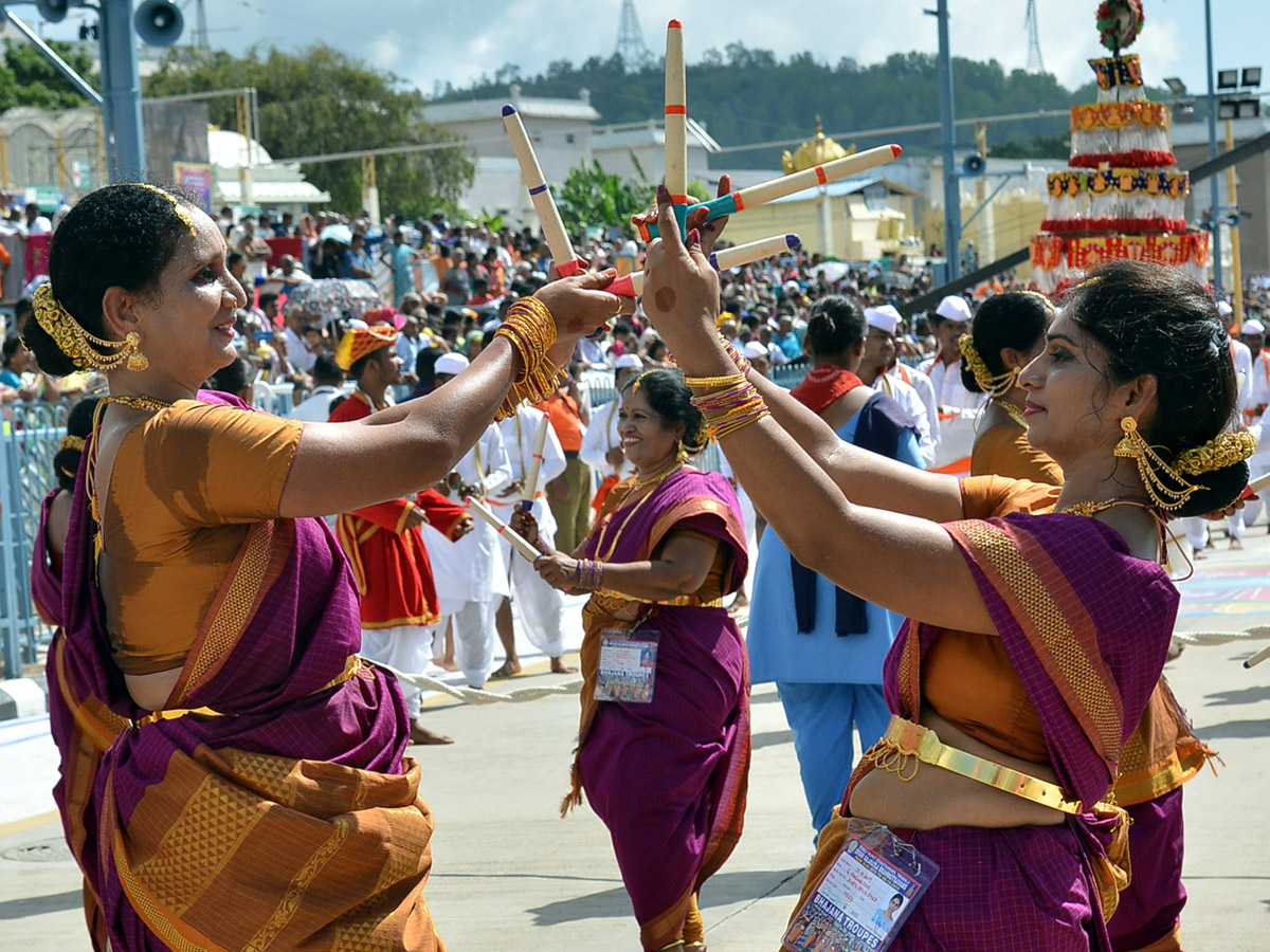 Bramotsavams Sri vari Chinnasesha Vahana at Tirumala Photo Gallery - Sakshi7