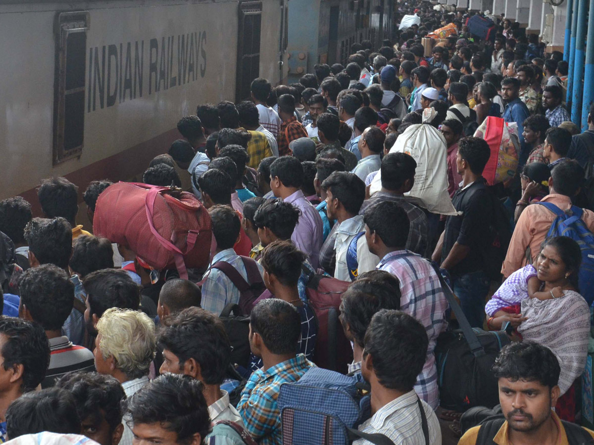 Heavy Rush at Secunderabad Railway Station Photo Gallery - Sakshi12