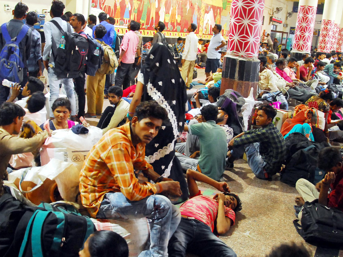 Heavy Rush at Secunderabad Railway Station Photo Gallery - Sakshi13