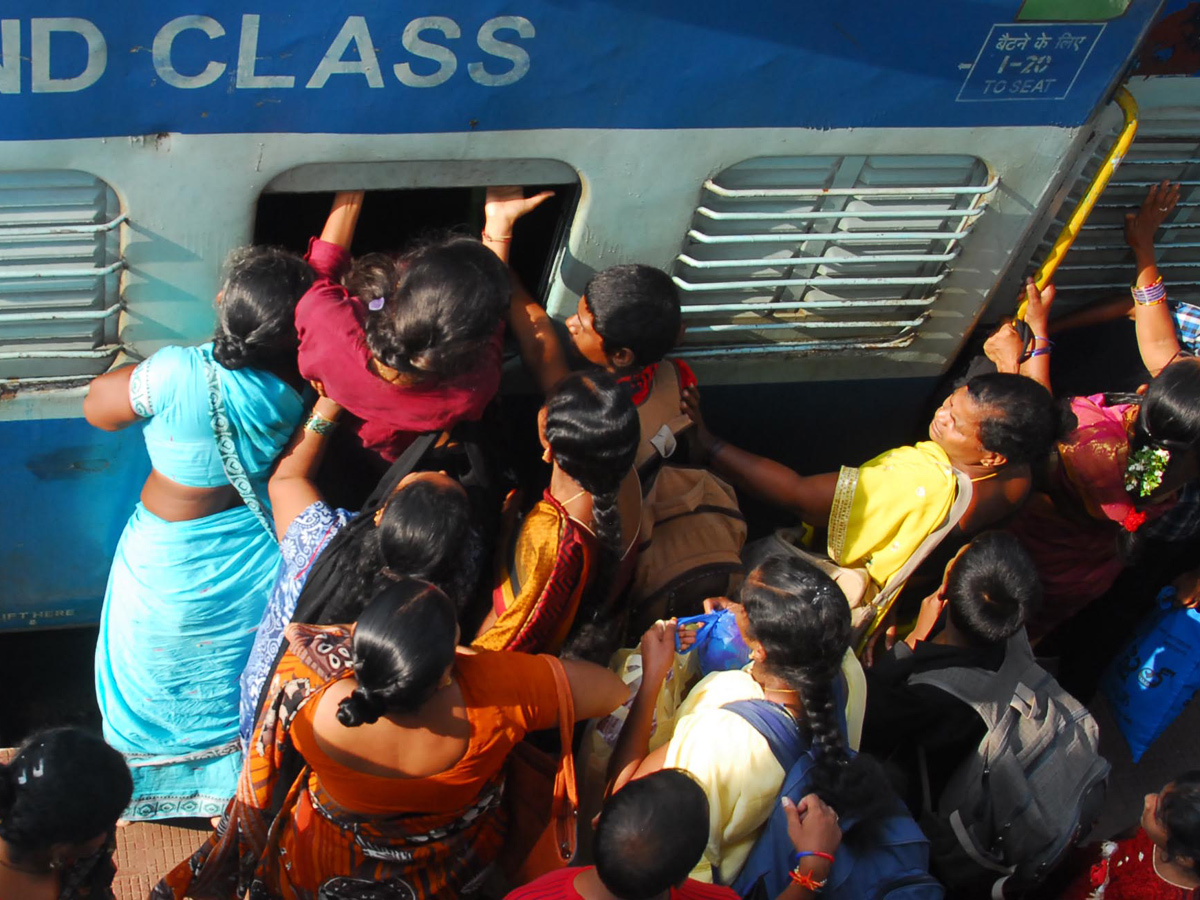 Heavy Rush at Secunderabad Railway Station Photo Gallery - Sakshi3