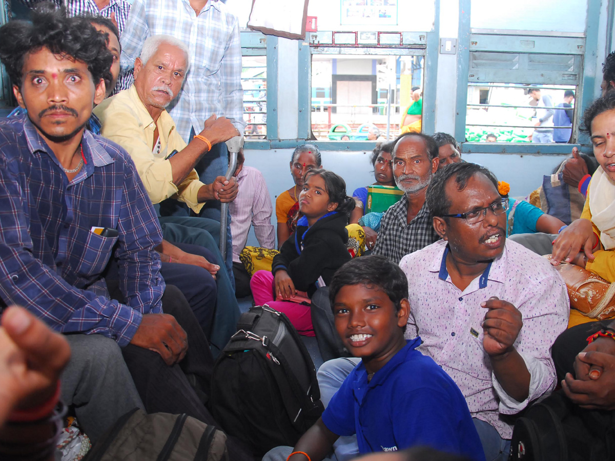 Heavy Rush at Secunderabad Railway Station Photo Gallery - Sakshi6