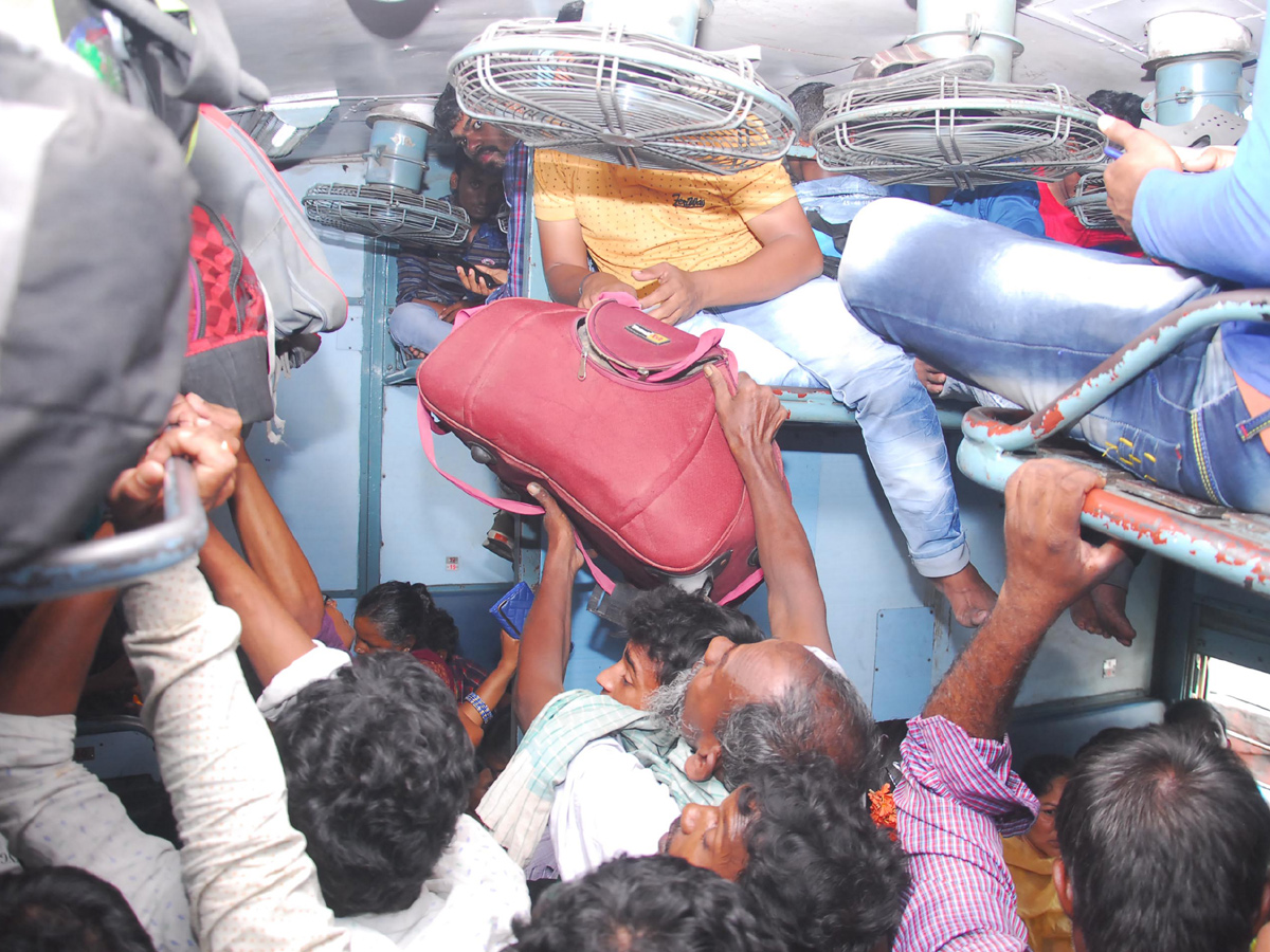 Heavy Rush at Secunderabad Railway Station Photo Gallery - Sakshi8