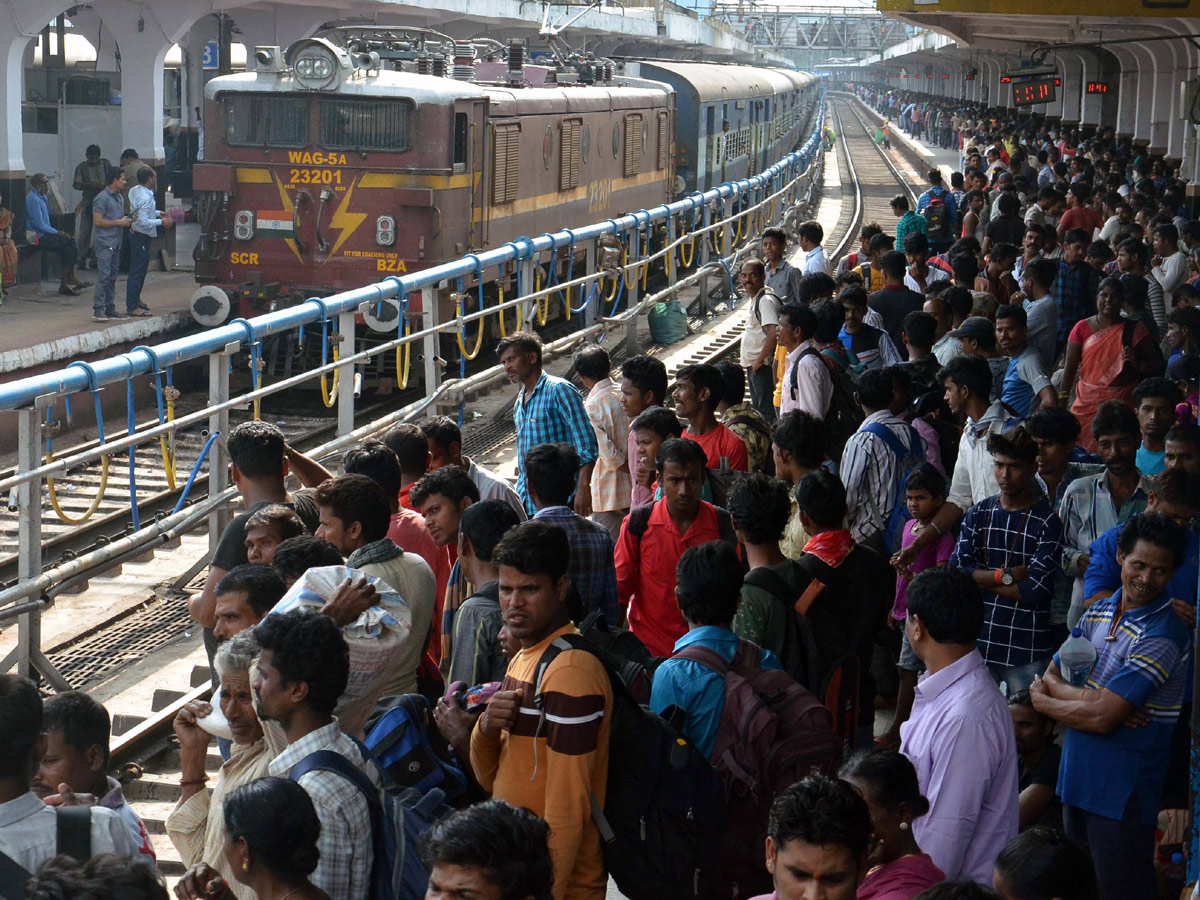 Heavy Rush at Secunderabad Railway Station Photo Gallery - Sakshi9