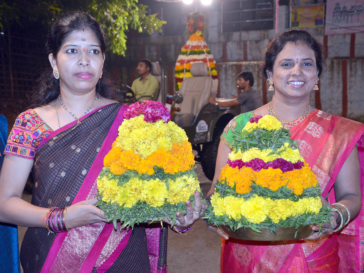 bathukamma celebrations in hyderabad Photo Gallery - Sakshi2